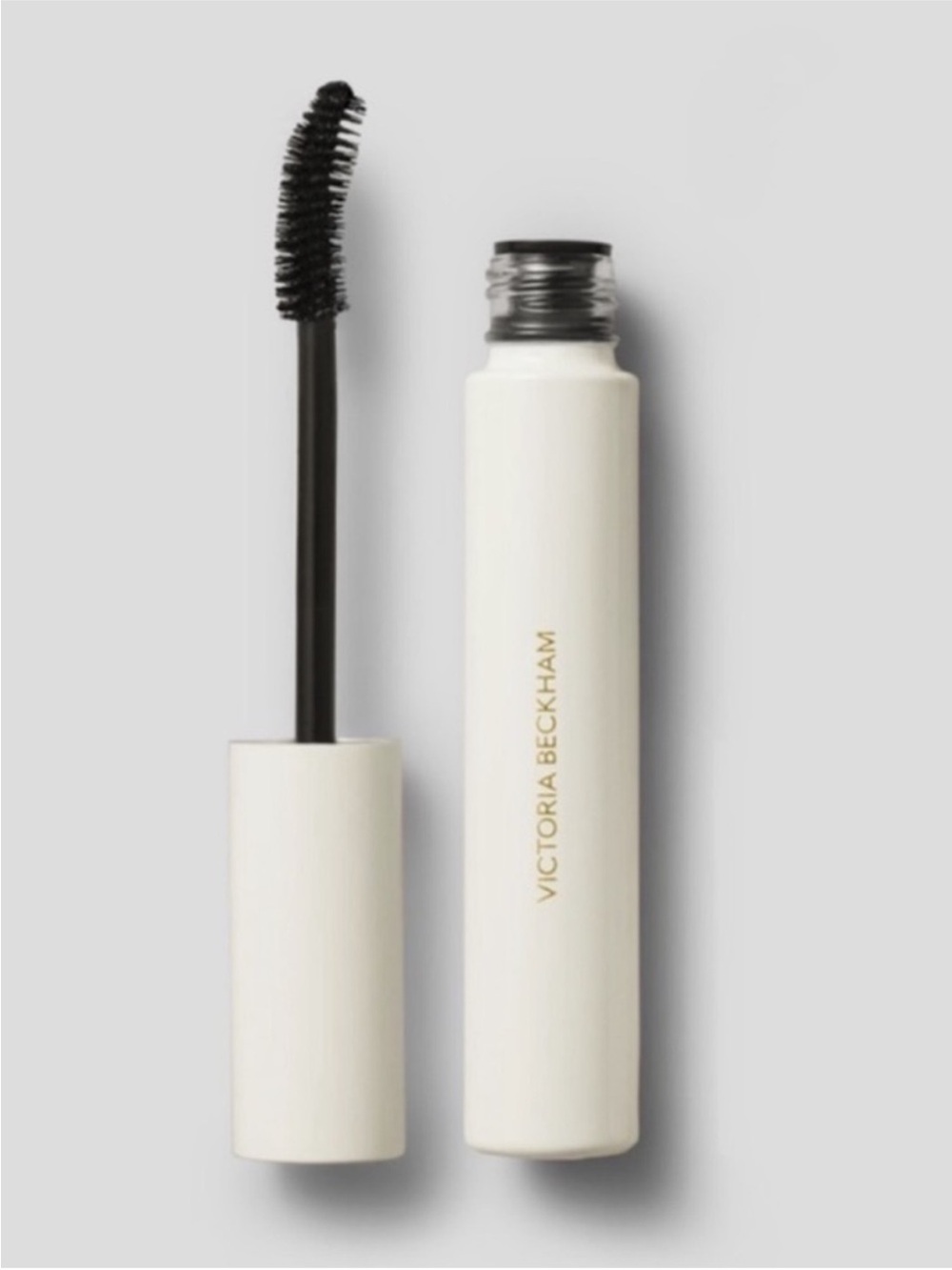 Victoria Beckham Vast Lash Mascara Smudge proof and volumizing mascara